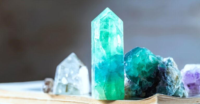 Cristal-verde-con-efectos-curativos